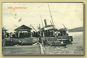 Postkort viser dampskipsbryggen i Drøbak