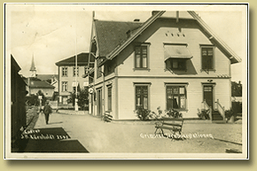 jernbanepostkort grimstad stasjon